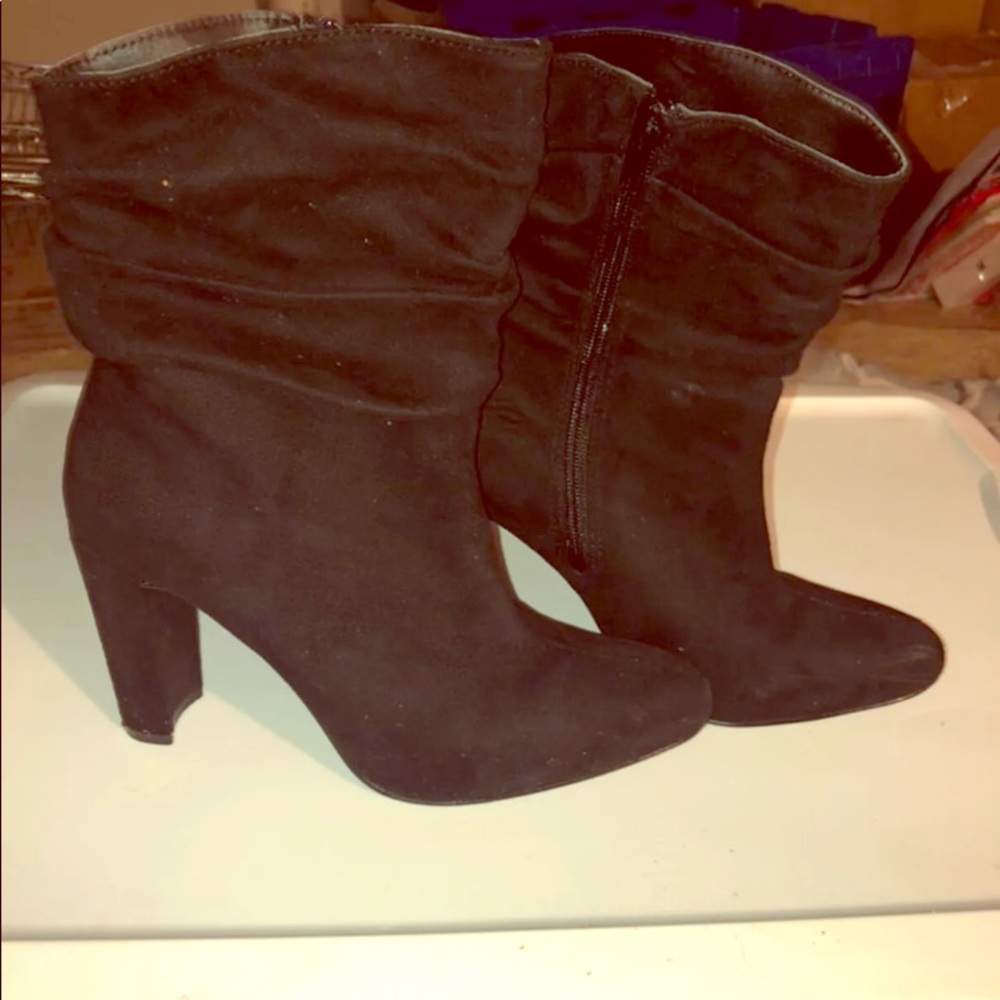 Black suede ruffled booties